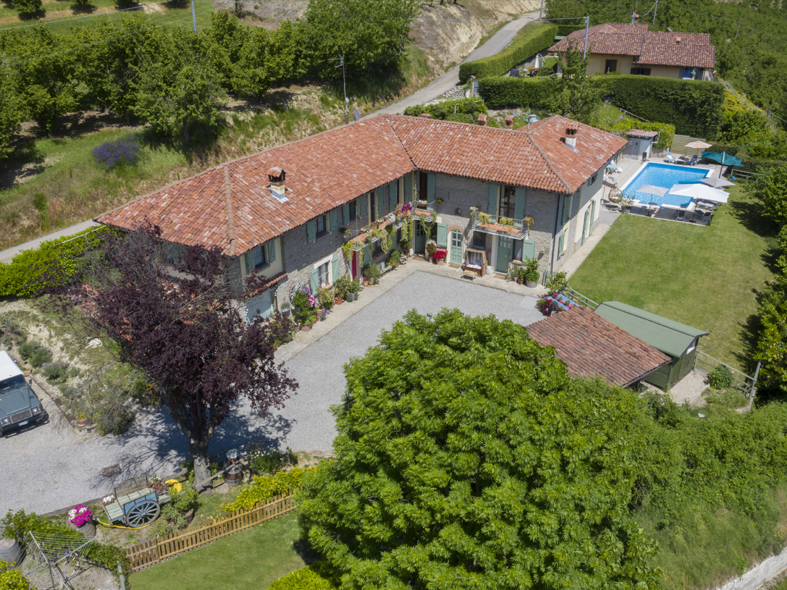 An exterior view of La Lepre Danzante a B&B style, family-run guest house near Alba, Italy